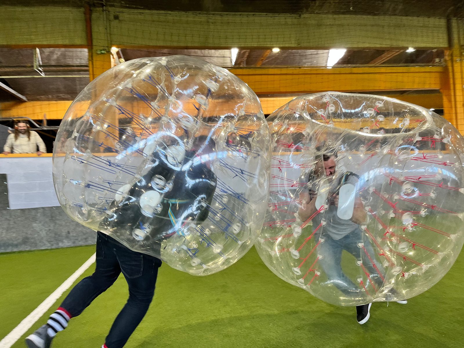 Choc et fou rire pendant une partie de Bubble Foot chez Team Square