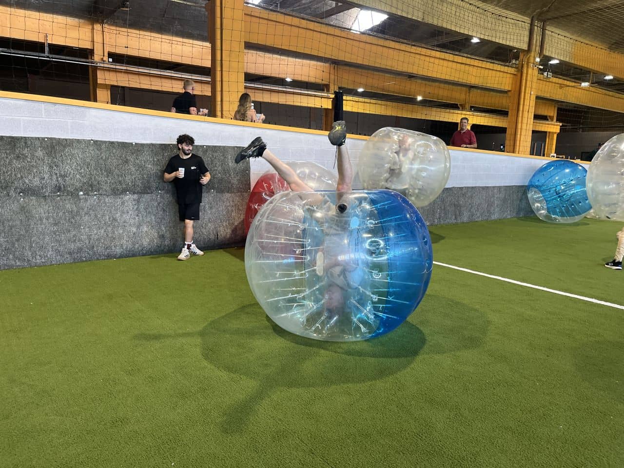 Jour de pluie à Lille ? Le bubble foot en salle est la solution